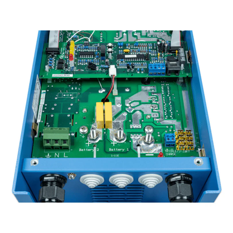 Internal components and connection terminals of the Phoenix 24/16 battery charger